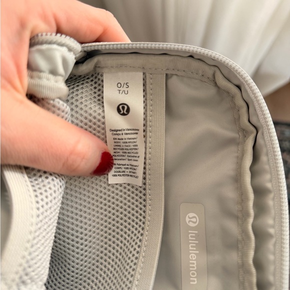 Lululemon Athletica Light Gray Belt Bag - Picture 2 of 2